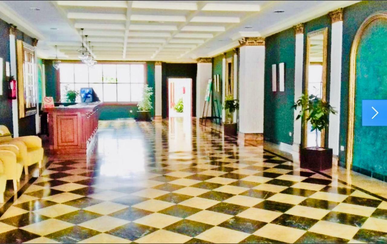 ÁTICO DELUXE entre CENTRO y PLAYA Salinas con TERRAZA, WIFI, PISCINA climatizada, GYM, SAUNA y GARAJE -Smart TV Roquetas de Mar Exterior foto